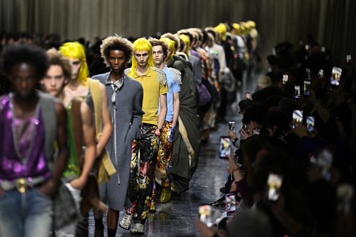 Anderson reinventa los clásicos de Dior con toques punk en la Semana de la Moda masculina Anderson reinventa los clásicos de Dior con toques punk en la Semana de la Moda masculina