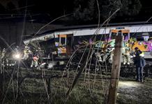 Un muerto y 37 heridos al chocar un tren con un muro ca&iacute;do a la v&iacute;a en Barcelona