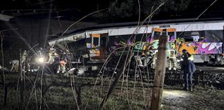 Un muerto y 37 heridos al chocar un tren con un muro ca&iacute;do a la v&iacute;a en Barcelona