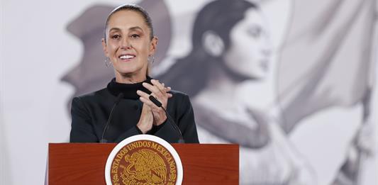 Sheinbaum respalda llegada a Educación de exjefe de Migración ligado a muerte de migrantes