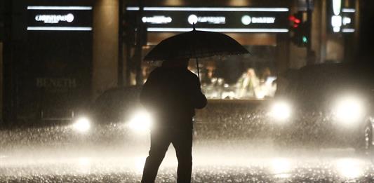 Un muerto e inundaciones importantes en Atenas por el temporal que azota Grecia