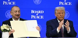 Trump firma en Davos el documento fundador del Consejo de Paz
