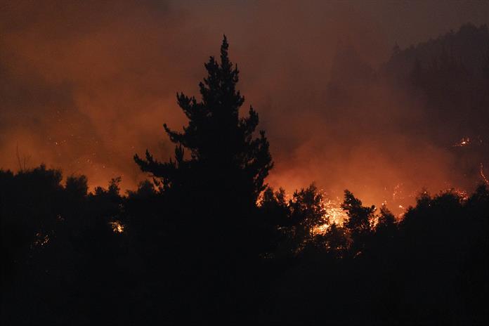 Boric decreta 2 días de duelo por los 21 muertos en incendios en zona centro-sur de Chile Boric decreta 2 días de duelo por los 21 muertos en incendios en zona centro-sur de Chile