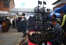 De madera, metal o tela, los jóvenes privados de libertad muestran su talento en Bolivia