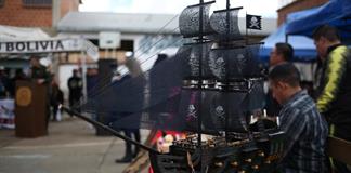 De madera, metal o tela, los j&oacute;venes privados de libertad muestran su talento en Bolivia