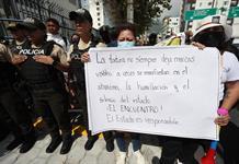 Familiares de presos relatan la crisis de la mayor c&aacute;rcel de Ecuador: 