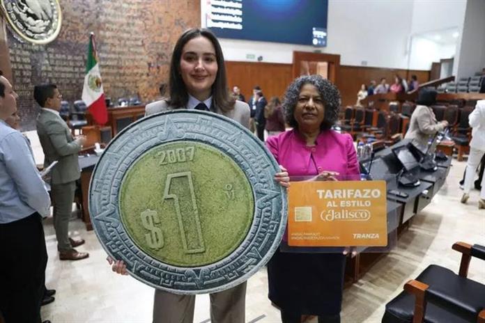 Por tarifazo, llueven críticas en el Congreso a titulares de Transporte y Hacienda Por tarifazo, llueven críticas en el Congreso a titulares de Transporte y Hacienda