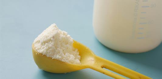 Danone retira lotes limitados de leche infantil tras alerta sanitaria en Francia