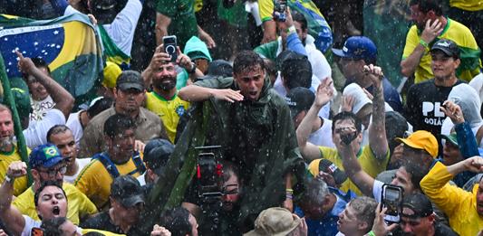 Manifestantes heridos por caída de rayo en marcha de Bolsonaro en Brasilia