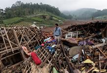 Al menos 17 muertos y decenas de desaparecidos por el alud en Indonesia Al menos 17 muertos y decenas de desaparecidos por el alud en Indonesia