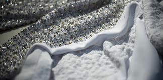 La b&uacute;squeda de novedades lleva el bordado a la moda masculina