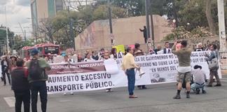 Salen a la calle otra vez a manifestarse por el tarifazo al transporte p&uacute;blico