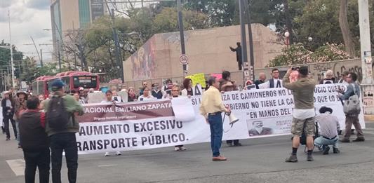 Salen a la calle otra vez a manifestarse por el tarifazo al transporte público