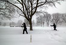 Toronto, la mayor ciudad canadiense, paralizada por la caída de 60 centímetros de nieve