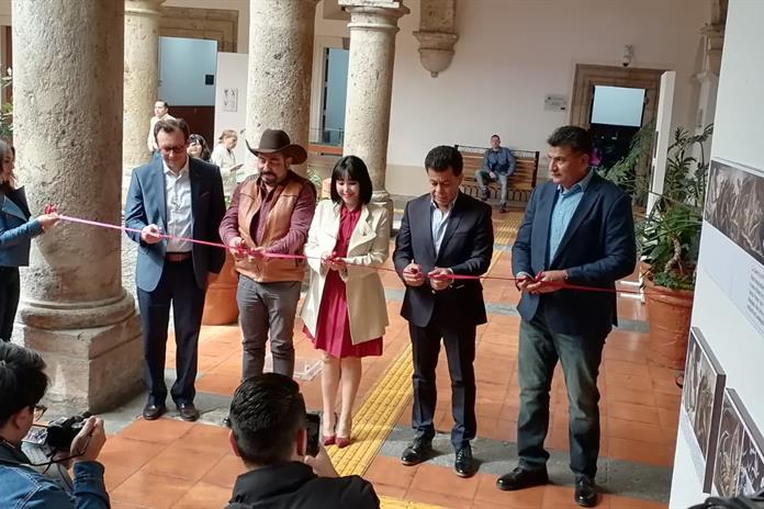 Rinden homenaje en el Congreso al muralista Gabriel Flores Rinden homenaje en el Congreso al muralista Gabriel Flores