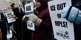 Agentes migratorios abandonan Mineápolis mientras prosigue la investigación sobre muerte de manifestante Agentes migratorios abandonan Mineápolis mientras prosigue la investigación sobre muerte de manifestante