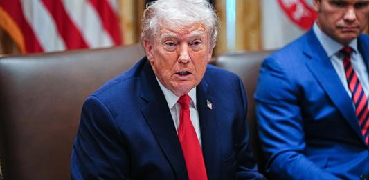 Donald Trump planea reducir aranceles de acero y aluminio ante caída de aprobación