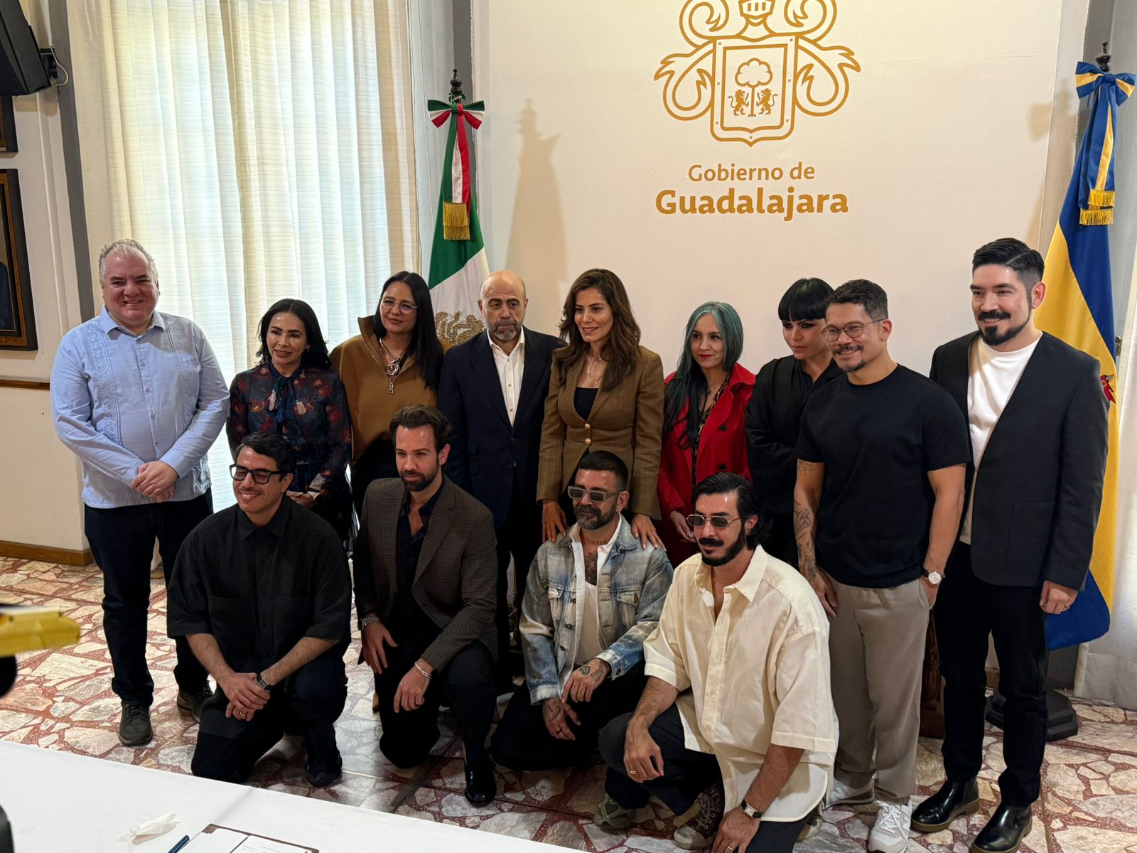 Un instalación en forma de conejo sobre los Arcos Vallarta y videomapping sobre La Catedral activan el Art Wknd GDL 2026 Un instalación en forma de conejo sobre los Arcos Vallarta y videomapping sobre La Catedral activan el Art Wknd GDL 2026