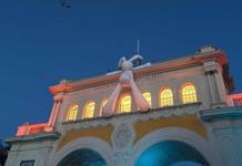 Un instalación en forma de conejo sobre los Arcos Vallarta y videomapping sobre La Catedral activan el Art Wknd GDL 2026