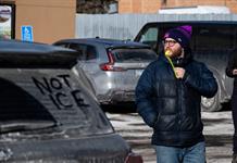 Un juez de EEUU bloquea arrestos de refugiados en Minesota ordenados por gobierno de Trump