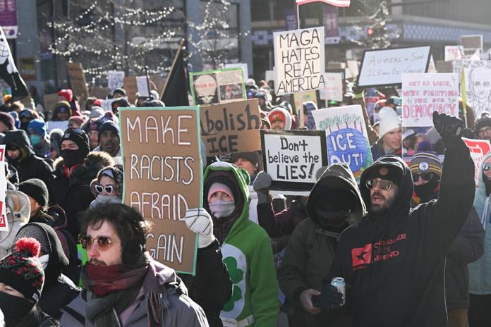 Miles de personas marchan en Mineápolis contra las redadas de migrantes del gobierno Trump Miles de personas marchan en Mineápolis contra las redadas de migrantes del gobierno Trump