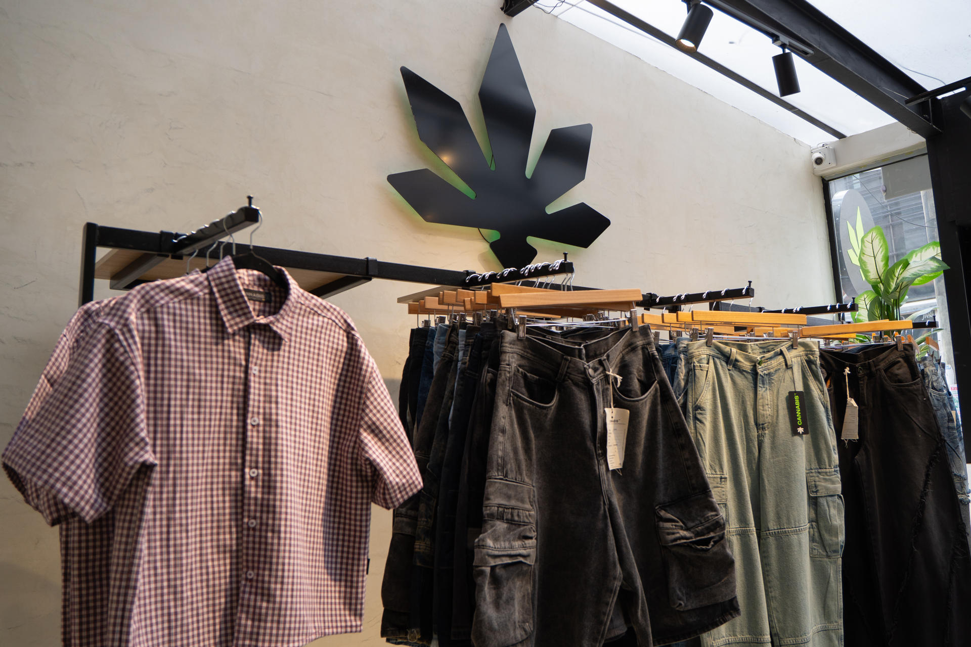 Fibra de cáñamo, la apuesta de una marca colombiana para hacer moda sostenible y política