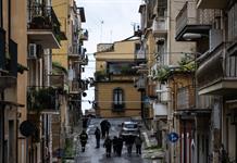 Rescatistas socorren loros en ciudad siciliana afectada por deslave