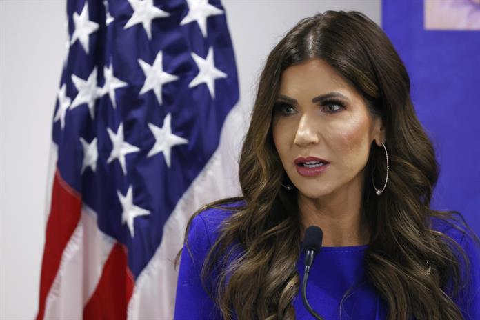 Kristi Noem anuncia cámaras corporales para agentes de inmigración en Mineápolis Kristi Noem anuncia cámaras corporales para agentes de inmigración en Mineápolis