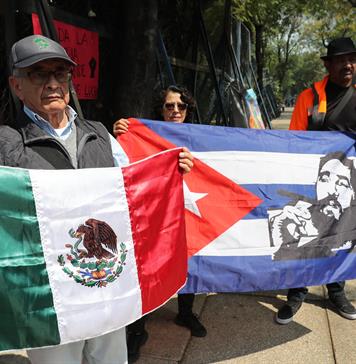 Manifestantes piden a M&eacute;xico sostener apoyo a Cuba ante endurecimiento de medidas de EEUU