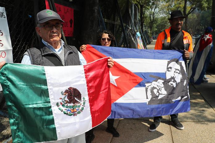 Manifestantes piden a México sostener apoyo a Cuba ante endurecimiento de medidas de EEUU