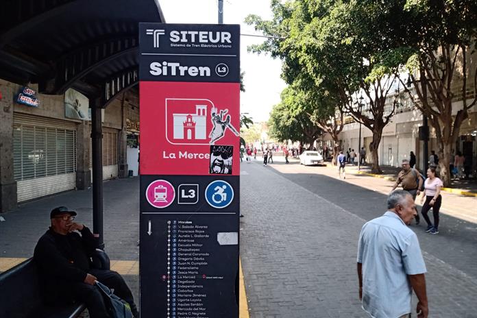 Lamentan extinción de trolebuses en Guadalajara; desmantelan la catenaria en avenida Hidalgo Lamentan extinción de trolebuses en Guadalajara; desmantelan la catenaria en avenida Hidalgo