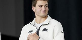 Cascos fuera: las estrellas se sinceran al abrirse el circo del Super Bowl