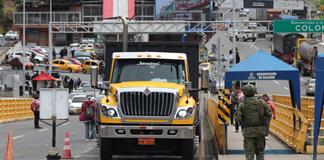Transportistas Ecuador y Colombia protestan por aranceles 30%