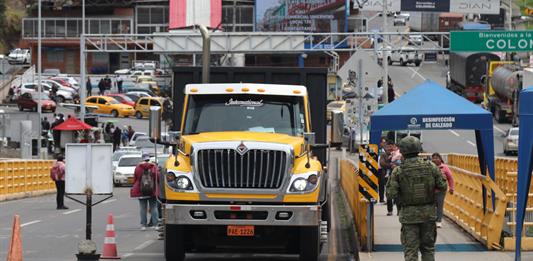 Transportistas Ecuador y Colombia protestan por aranceles 30%