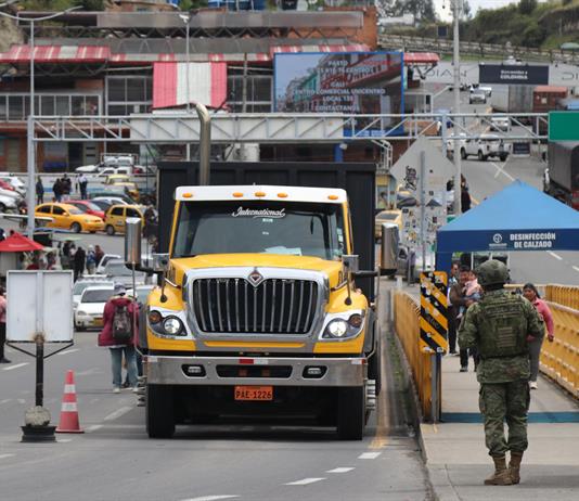 Transportistas Ecuador y Colombia protestan por aranceles 30%