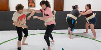 En Irlanda del Norte, una mujer lucha por hacerse un hueco en el sumo