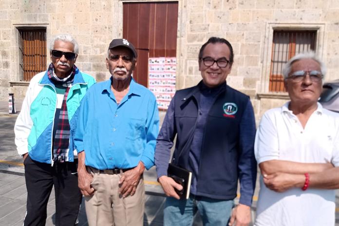 Ex trabajadores del Sistecozome insisten a Lemus que los indemnicen Ex trabajadores del Sistecozome insisten a Lemus que los indemnicen