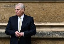 El expr&iacute;ncipe Andr&eacute;s abandona Windsor, pero sigue en el ojo del hurac&aacute;n