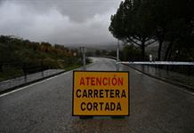 Evacuaciones, trenes cancelados y carreteras cortadas en el sur de España por unas lluvias extraordinarias