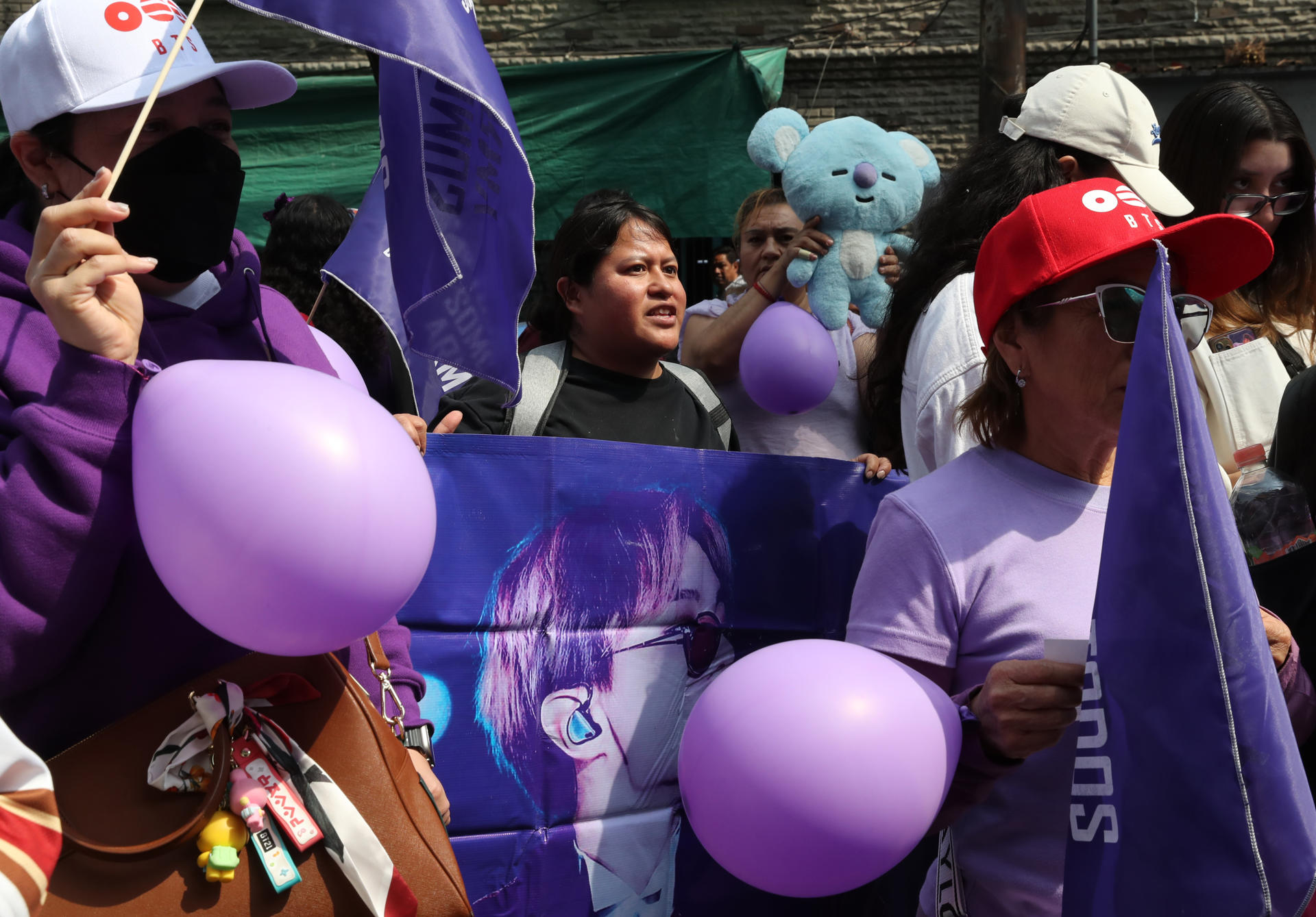 Fans de BTS en Ciudad de México exigen a Profeco investigar venta de boletos