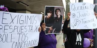 Fans de BTS en Ciudad de M&eacute;xico exigen a Profeco investigar venta de boletos