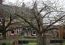 La ca&iacute;da en desgracia del expr&iacute;ncipe Andr&eacute;s coloca las finanzas de la monarqu&iacute;a en entredicho