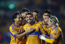 Tigres arrolla al Santos y Chivas mantiene su paso perfecto en el Clausura mexicano