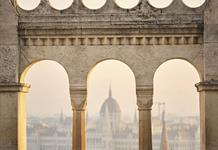 Adidas presenta bal&oacute;n oficial para la final de la Liga de Campeones en Budapest