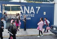 Vuelve el cubrebocas a las aulas; padres de familia externan su preocupación