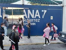 Vuelve el cubrebocas a las aulas; padres de familia externan su preocupaci&oacute;n