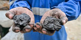 En Cuba, carb&oacute;n y paneles solares para sobrellevar la crisis energ&eacute;tica