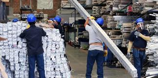 INEGI reporta ca&iacute;da del 1.3 % en producci&oacute;n industrial de M&eacute;xico en 2025