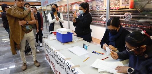 Claudia Sheinbaum llama a mantener calma ante brote de sarampión en México