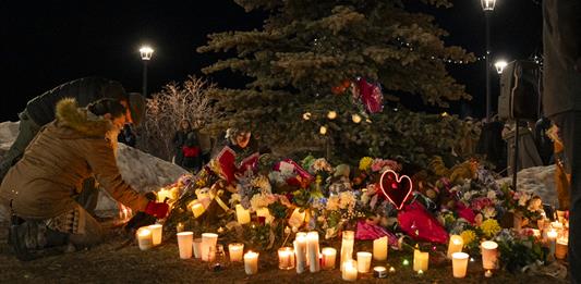 Las escuelas deberían ser seguras: pueblo canadiense llora a víctimas de tiroteo